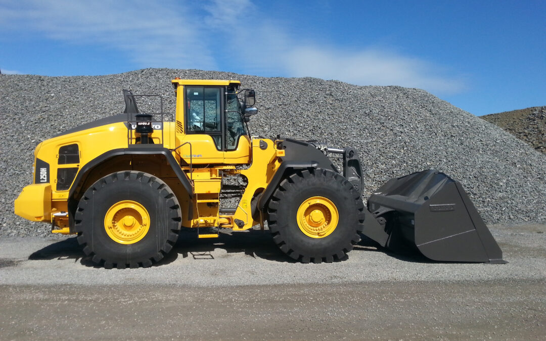 żółta ładowarka kołowa