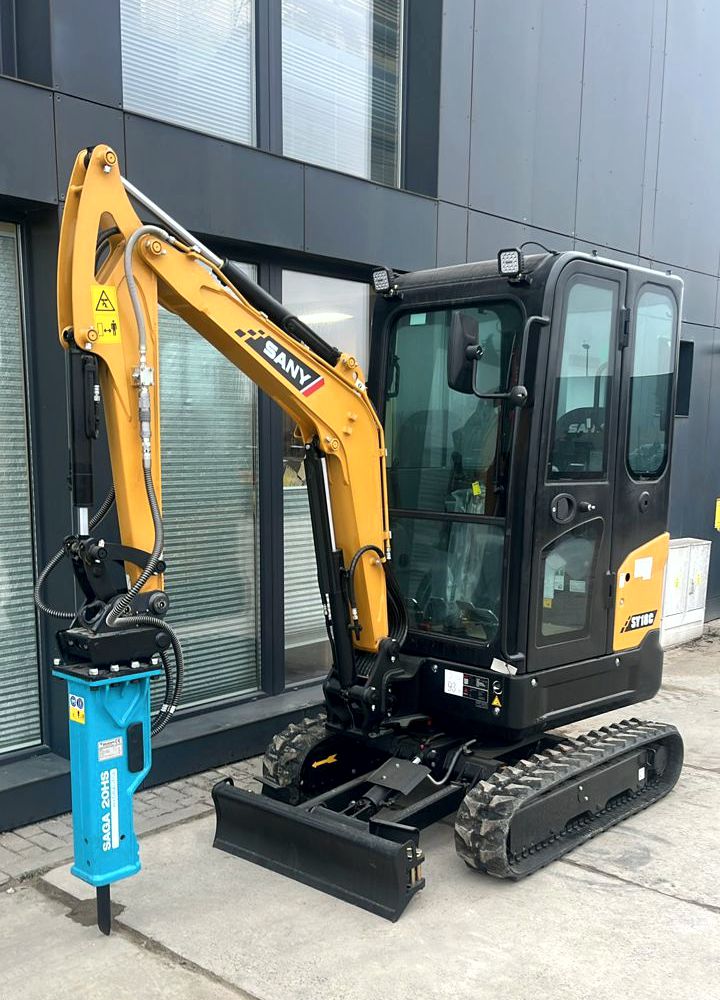 Minikoparka z młotem hydraulicznym