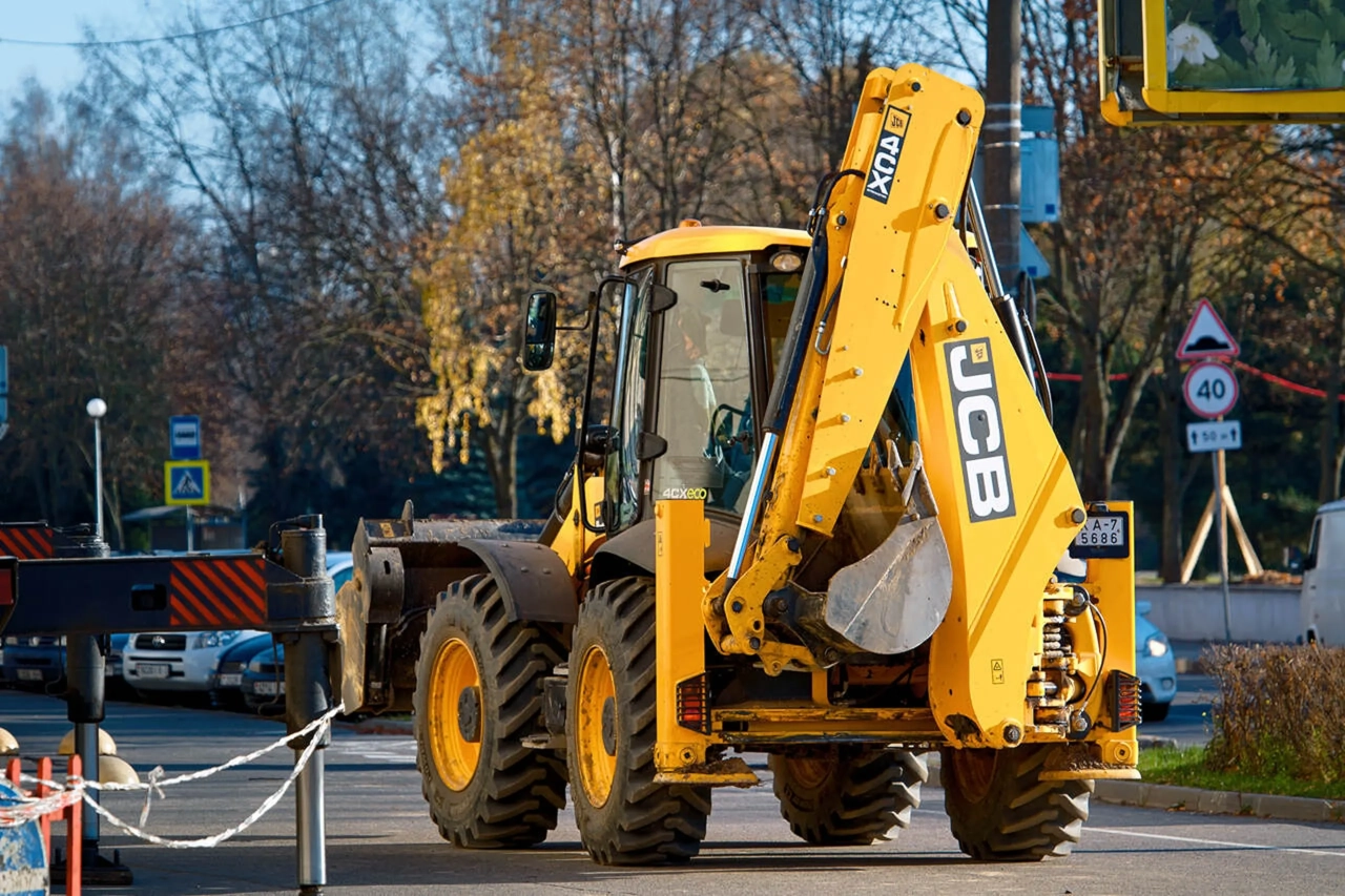 Koparko-ładowarka Hidromek HMK 102S ziemia